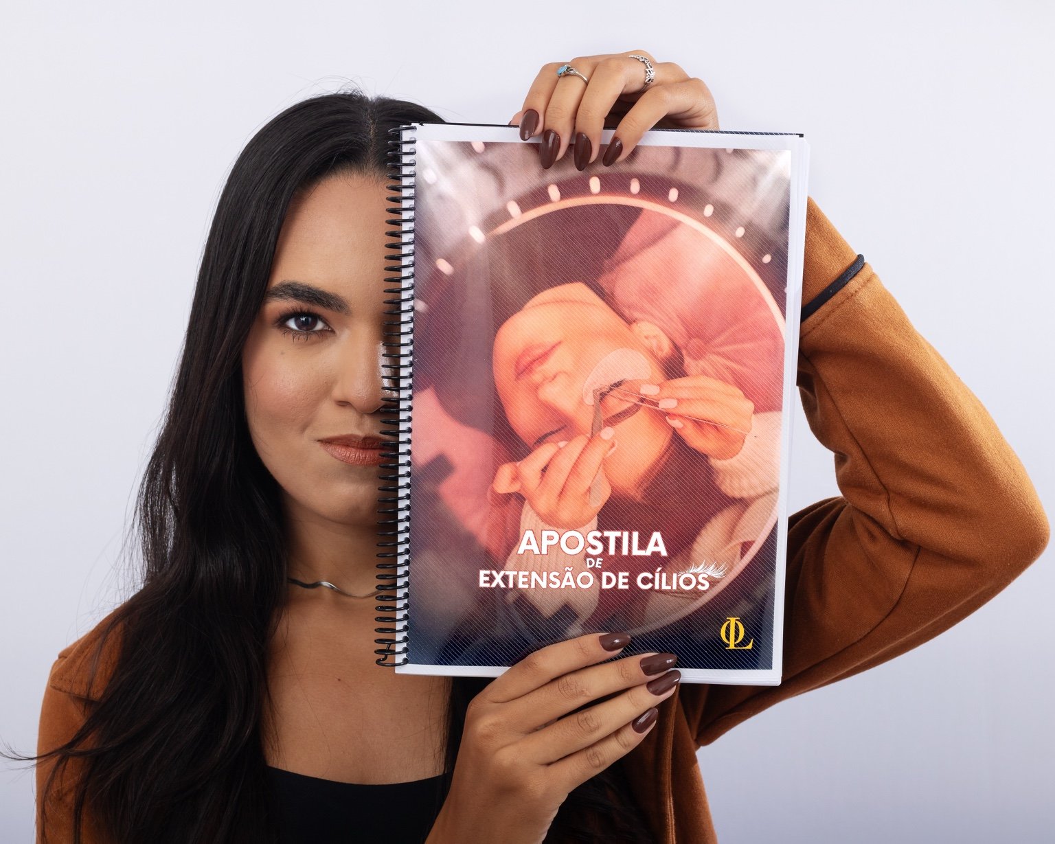 Apostila de extensão de cílios criada por Letícia Oliveira